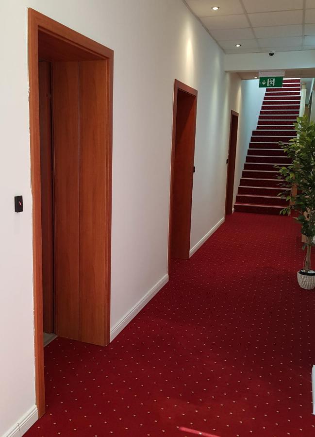 Astra Apartman Tatabánya Zewnętrze zdjęcie